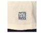 Un t-shirt blanc avec un logo de montagnes et de vagues.