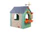 Une maison de jeu en plastique avec un robinet d'eau fonctionnel et un moulin à vent.