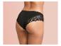 Culotte noire avec un détail en dentelle.