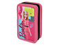 Une trousse rose avec un motif Barbie.