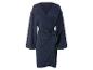 Une robe portefeuille bleu marine à manches longues.
