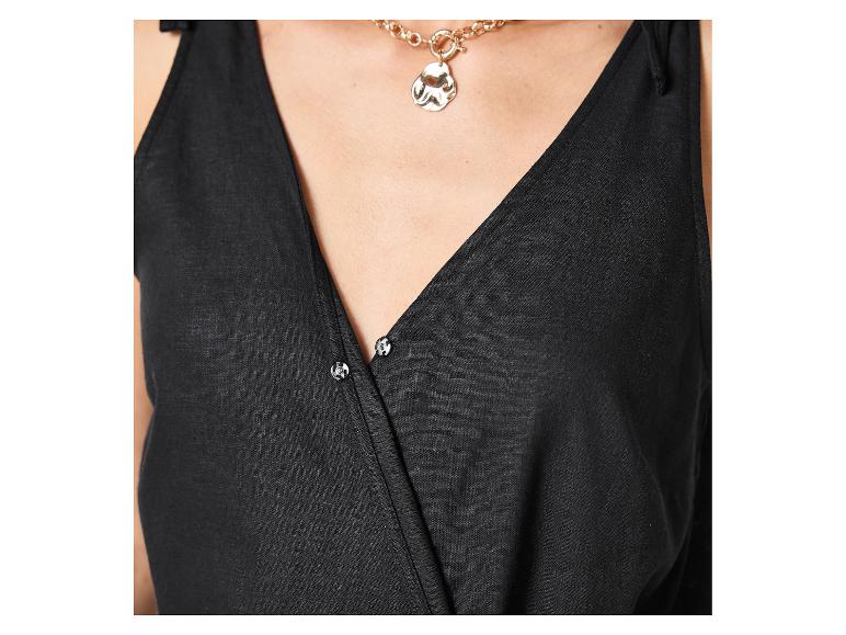 Robe noire femme col en V avec collier pendentif doré