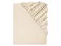 Drap-housse beige en tissu doux.