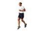 Homme courant en t-shirt et short Crivit.