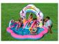 Piscine gonflable Disney Princess avec toboggans et arroseur.