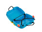 Une valise bleue ouverte avec des roulettes pour enfants.