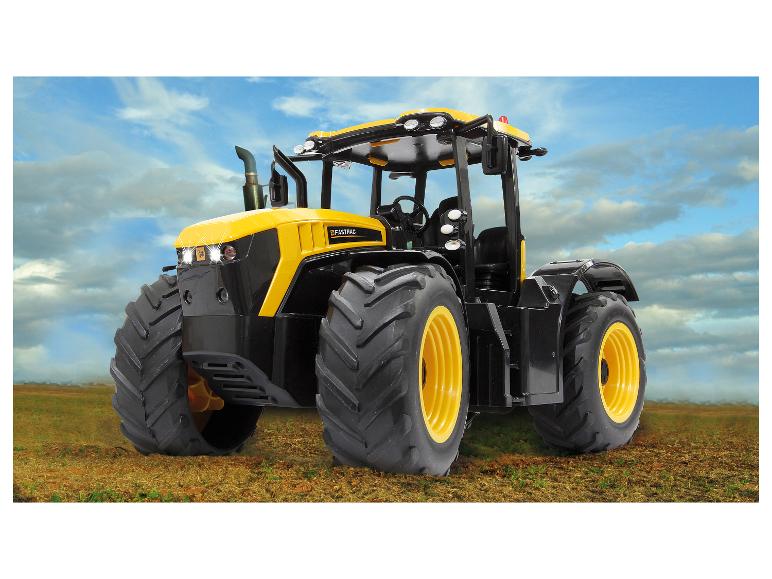 Tracteur JCB Fastrac télécommandé dans un champ.