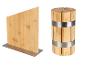 Planche à découper en bois et bloc à couteaux en bambou.