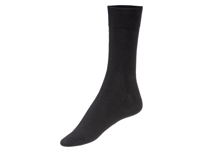 Une chaussette noire pour homme.