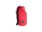 Sac étanche rouge avec bandoulière.