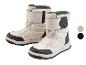 Une paire de bottes d'hiver pour enfants en beige clair.