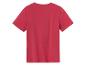 Un t-shirt rouge à manches courtes.