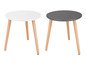Deux tables basses rondes avec des pieds en bois, une blanche et une grise.