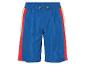 Shorts de bain bleus avec bandes colorées.