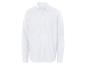 Chemise blanche à manches longues.