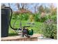 Une pompe de jardin Parkside avec un tuyau connecté à un réservoir d'eau.