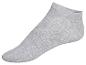 Chaussettes grises courtes.