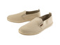 Deux chaussures slip-on en toile beige avec semelle en corde.