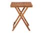 Une table pliante en bois pour l'extérieur.