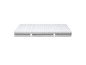 Un matelas blanc avec une bordure gris foncé.