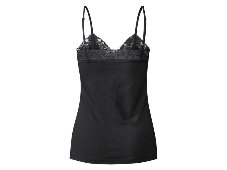 Un top noir à bretelles avec une bordure en dentelle.