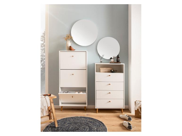 Meubles d'entrée blancs avec détails en bois, incluant un meuble à chaussures, une commode et des miroirs ronds.