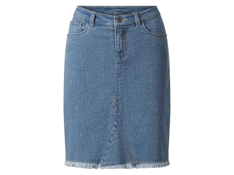 Jupe crayon en jean bleu clair.