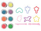 Pâte à modeler Play-Doh de différentes couleurs, des moules et un couteau pour jouer.