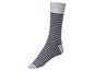 Une chaussette grise avec des rayures noires.