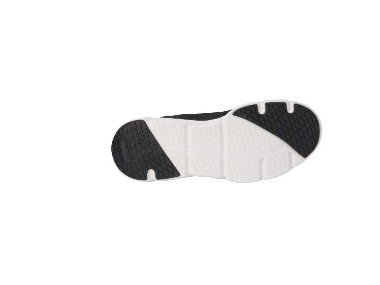 Semelle d'une sneaker noire.