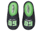 Chaussons Minecraft : motif jeu vidéo, vert et noir.