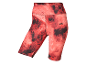 Shorts de sport rouges à imprimé marbré.