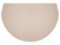 Un slip en coton beige.