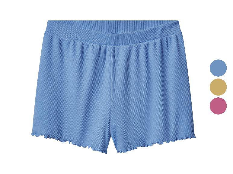 Shorts en côtes bleues, détail festonné.