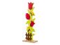 Une décoration en bois d'une plante de tulipes avec des papillons.