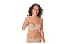 Une femme en soutien-gorge et culotte beiges avec fermeture à scratch