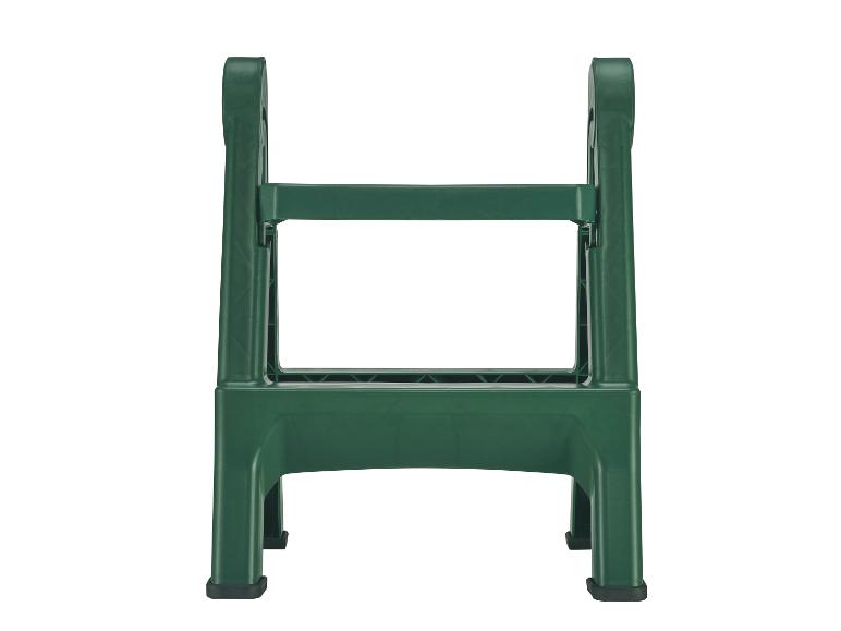 Tabouret en plastique vert.
