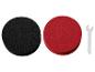 Deux éponges de polissage circulaires, une noire et une rouge, avec une petite clé.