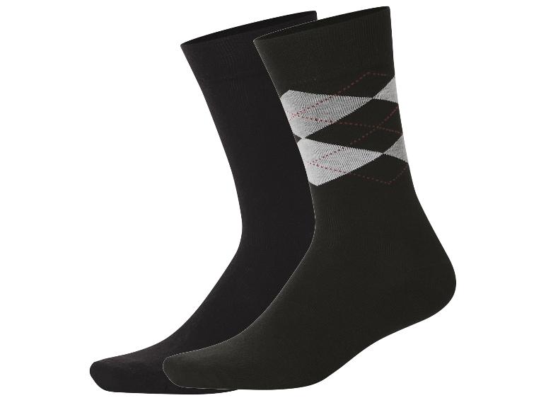 Deux paires de chaussettes noires, une unie et une à motif losanges.