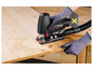 Une scie sauteuse Parkside Performance est utilisée pour couper du bois.