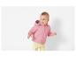 Une veste rose à capuche pour bébés.