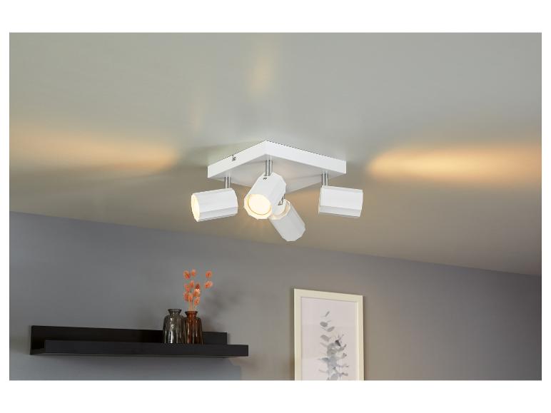 Luminaire de plafond carré moderne avec quatre spots orientables.