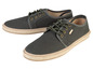 Deux paires de baskets en toile vertes avec des lacets et une semelle en corde