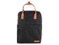 Sac à dos noir avec poignées et détails en cuir marron, avec cordon latéral.