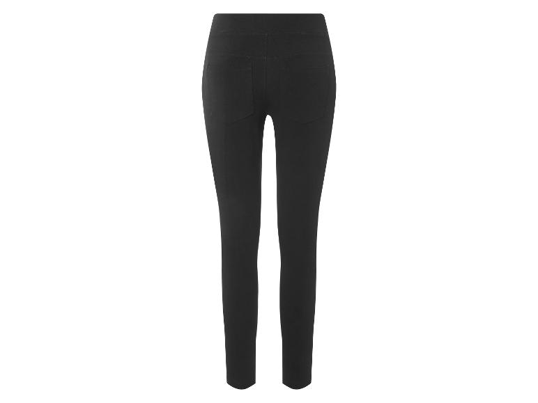 Jean skinny noir pour femme.