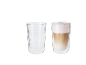 Une tasse en verre à double paroi vide et une avec un café latte