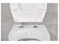 Cuvette et abattant de toilettes blancs.