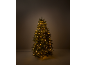 Sapin de Noël artificiel illuminé avec des lumières LED blanc chaud dans une pièce sombre.
