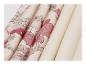Rouleaux de tissu à motifs floraux et crème uni