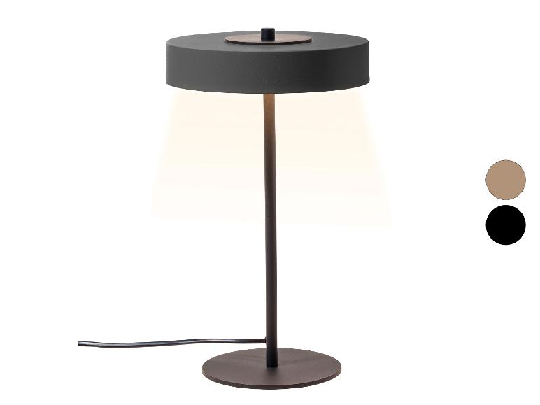 Lampe de table avec abat-jour et base gris foncé, émettant une lumière chaude, avec des échantillons de couleur.